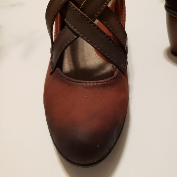 Earth "Amber" Heeled Leather Booties in Brick - Picture 4 of 9